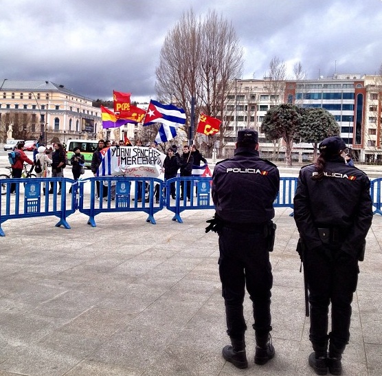 La protesta contra Yoani en Burgos ........ ahi estara Xantarhori,? creo que le queda cerca Protesta